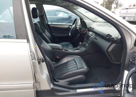 2005 Mercedes-Benz C 55 Amg z USA, uszkodzony, nr VIN WDBRF76J95F591317